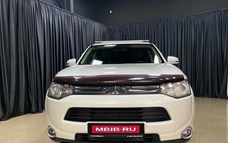 Mitsubishi Outlander III рестайлинг 3, 2013 год, 1 895 000 рублей, 2 фотография