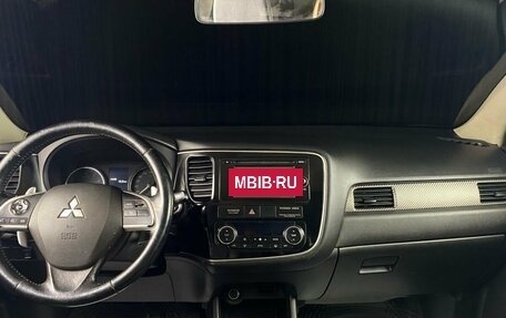 Mitsubishi Outlander III рестайлинг 3, 2013 год, 1 895 000 рублей, 8 фотография