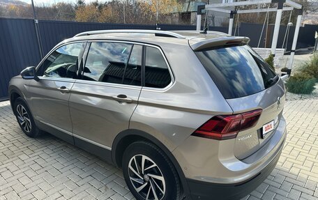 Volkswagen Tiguan II, 2018 год, 3 300 000 рублей, 5 фотография