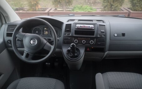 Volkswagen Caravelle T5, 2014 год, 2 150 000 рублей, 6 фотография