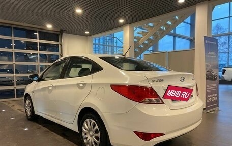 Hyundai Solaris II рестайлинг, 2015 год, 915 000 рублей, 5 фотография