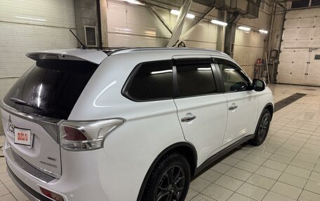 Mitsubishi Outlander III рестайлинг 3, 2014 год, 1 950 000 рублей, 5 фотография