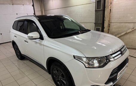 Mitsubishi Outlander III рестайлинг 3, 2014 год, 1 950 000 рублей, 2 фотография