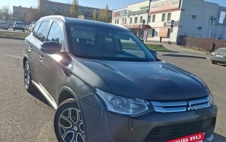 Mitsubishi Outlander III рестайлинг 3, 2014 год, 1 800 000 рублей, 4 фотография