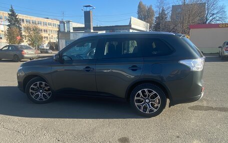 Mitsubishi Outlander III рестайлинг 3, 2014 год, 1 800 000 рублей, 11 фотография