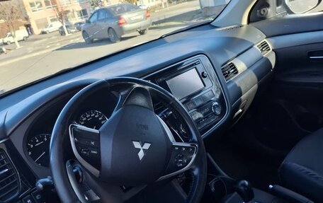 Mitsubishi Outlander III рестайлинг 3, 2014 год, 1 800 000 рублей, 6 фотография