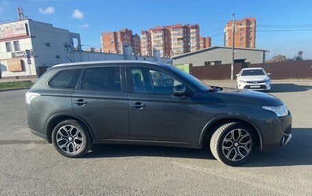 Mitsubishi Outlander III рестайлинг 3, 2014 год, 1 800 000 рублей, 13 фотография