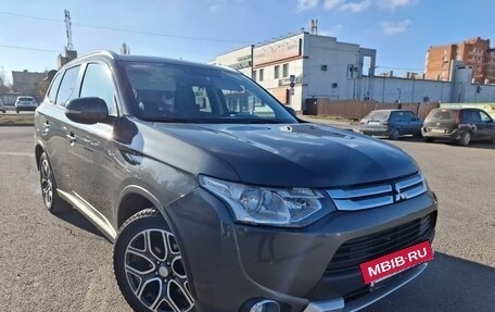 Mitsubishi Outlander III рестайлинг 3, 2014 год, 1 800 000 рублей, 5 фотография