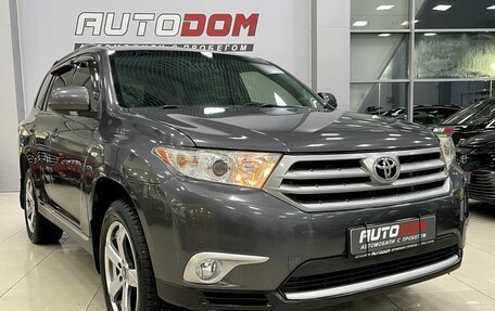 Toyota Highlander III, 2013 год, 2 307 000 рублей, 2 фотография