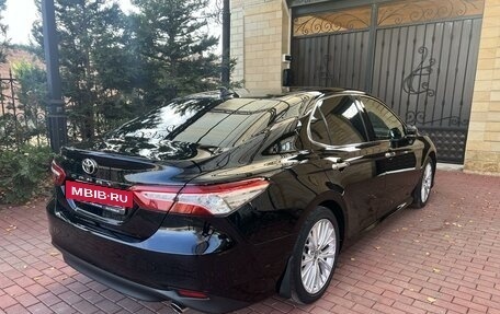 Toyota Camry, 2018 год, 3 180 000 рублей, 6 фотография