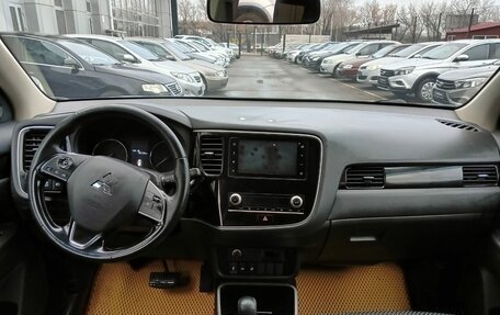 Mitsubishi Outlander III рестайлинг 3, 2021 год, 2 550 000 рублей, 9 фотография