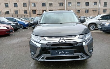 Mitsubishi Outlander III рестайлинг 3, 2021 год, 2 550 000 рублей, 8 фотография