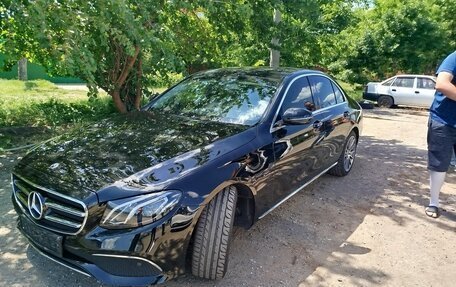 Mercedes-Benz E-Класс, 2019 год, 3 750 000 рублей, 3 фотография