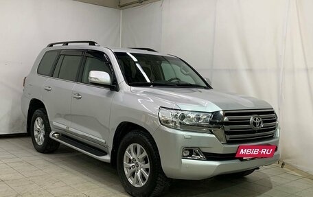 Toyota Land Cruiser 200, 2017 год, 7 150 000 рублей, 3 фотография