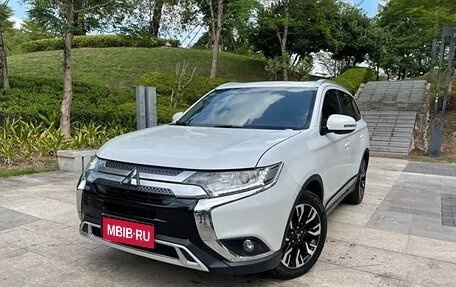 Mitsubishi Outlander III рестайлинг 3, 2021 год, 1 927 000 рублей, 1 фотография