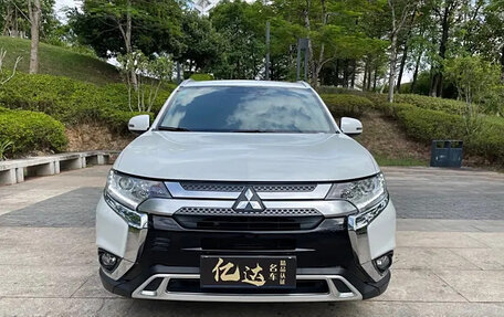 Mitsubishi Outlander III рестайлинг 3, 2021 год, 1 927 000 рублей, 5 фотография