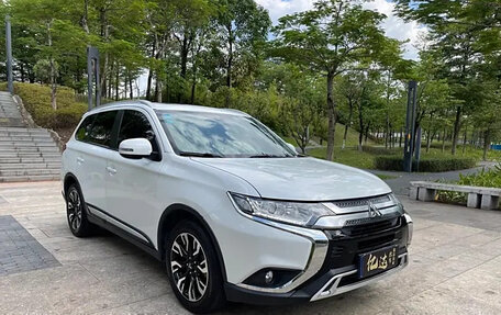 Mitsubishi Outlander III рестайлинг 3, 2021 год, 1 927 000 рублей, 6 фотография