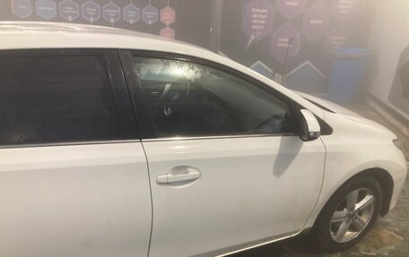 Toyota Auris II, 2013 год, 1 500 000 рублей, 2 фотография