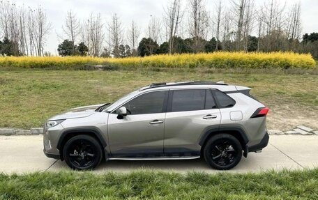 Toyota RAV4, 2020 год, 3 300 000 рублей, 6 фотография