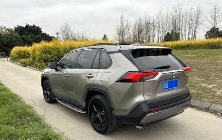 Toyota RAV4, 2020 год, 3 300 000 рублей, 4 фотография