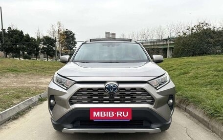 Toyota RAV4, 2020 год, 3 300 000 рублей, 8 фотография