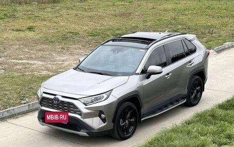 Toyota RAV4, 2020 год, 3 300 000 рублей, 7 фотография