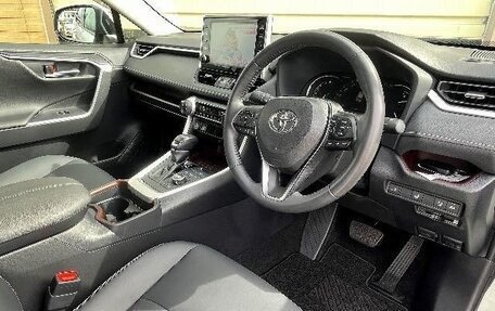 Toyota RAV4, 2021 год, 2 400 000 рублей, 7 фотография