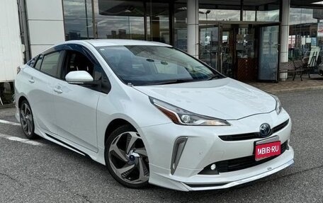 Toyota Prius IV XW50, 2021 год, 1 690 000 рублей, 1 фотография