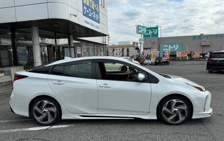 Toyota Prius IV XW50, 2021 год, 1 690 000 рублей, 4 фотография