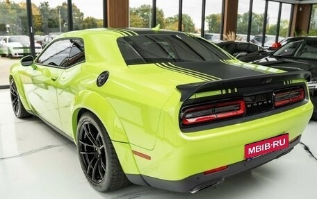 Dodge Challenger III рестайлинг 2, 2020 год, 8 900 000 рублей, 4 фотография