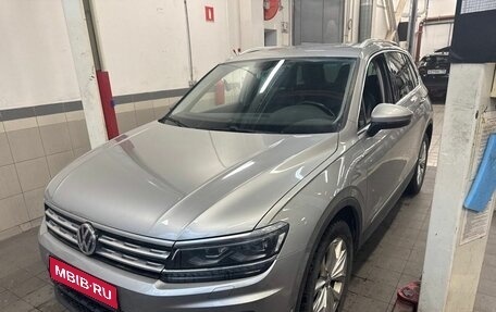 Volkswagen Tiguan II, 2018 год, 2 397 000 рублей, 1 фотография