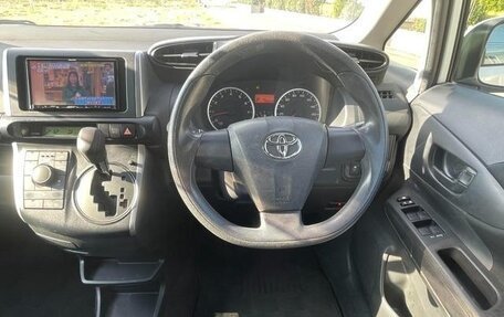 Toyota Wish II, 2017 год, 1 240 000 рублей, 9 фотография