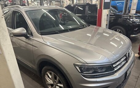 Volkswagen Tiguan II, 2018 год, 2 397 000 рублей, 3 фотография