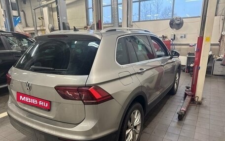 Volkswagen Tiguan II, 2018 год, 2 397 000 рублей, 4 фотография