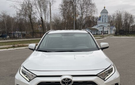 Toyota RAV4, 2021 год, 4 300 000 рублей, 2 фотография