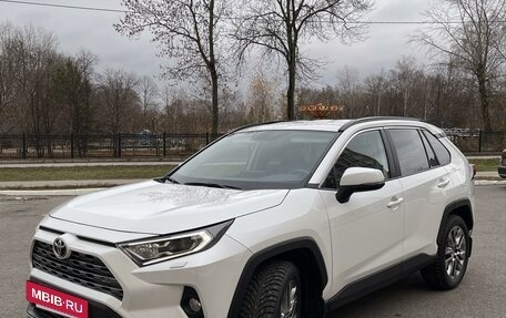 Toyota RAV4, 2021 год, 4 300 000 рублей, 3 фотография