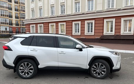 Toyota RAV4, 2021 год, 4 300 000 рублей, 8 фотография