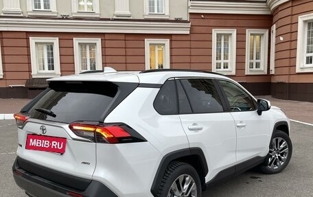 Toyota RAV4, 2021 год, 4 300 000 рублей, 7 фотография