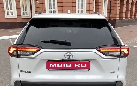 Toyota RAV4, 2021 год, 4 300 000 рублей, 6 фотография