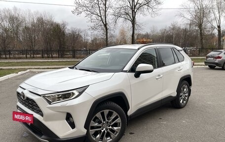 Toyota RAV4, 2021 год, 4 300 000 рублей, 9 фотография