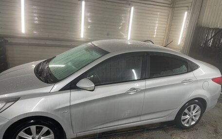 Hyundai Solaris II рестайлинг, 2012 год, 730 000 рублей, 2 фотография