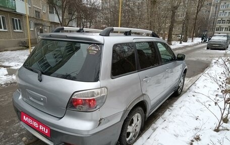 Mitsubishi Outlander III рестайлинг 3, 2005 год, 700 000 рублей, 2 фотография