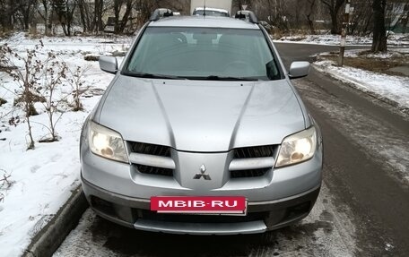 Mitsubishi Outlander III рестайлинг 3, 2005 год, 700 000 рублей, 9 фотография