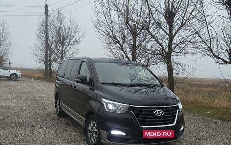 Hyundai H-1 II рестайлинг, 2018 год, 3 570 000 рублей, 16 фотография