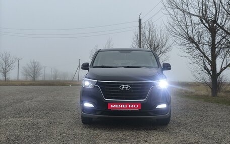 Hyundai H-1 II рестайлинг, 2018 год, 3 570 000 рублей, 21 фотография