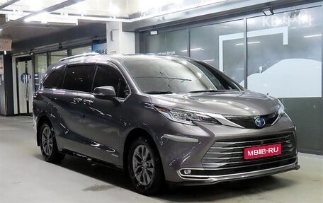 Toyota Sienna, 2021 год, 5 000 000 рублей, 1 фотография