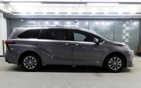 Toyota Sienna, 2021 год, 5 000 000 рублей, 3 фотография