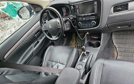 Mitsubishi Outlander III рестайлинг 3, 2012 год, 990 000 рублей, 6 фотография