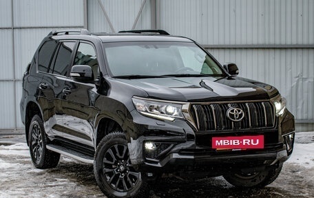 Toyota Land Cruiser Prado 150 рестайлинг 2, 2020 год, 6 950 000 рублей, 3 фотография