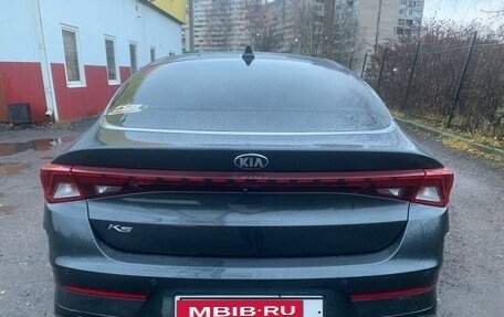 KIA K5, 2021 год, 2 600 000 рублей, 24 фотография